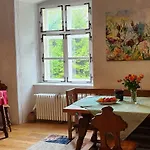 Проживание в семье Schloss Schrattenthal