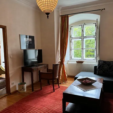 Schloss בית אירוח